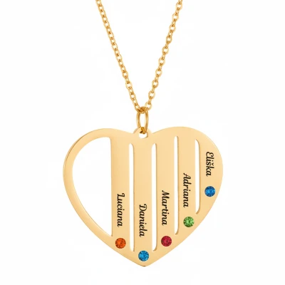 Náhrdelník s přívěskem ve tvaru srdce s pěti jmény