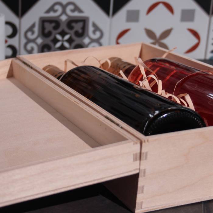 Box na víno na dvě lahve iniciály a data