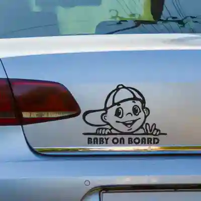 Samolepky dítě v autě se jménem dítěte KID ON BOARD